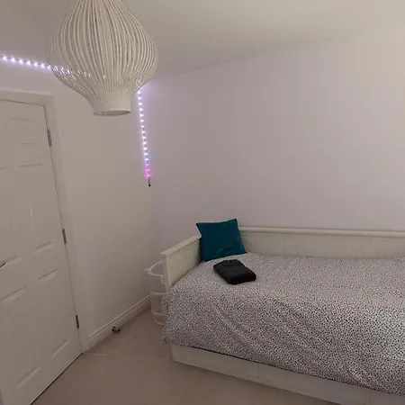 Вилла Sleeps Up To 8 Guests - Modern Townhouse Near Newcastle Уолсенд Экстерьер фото