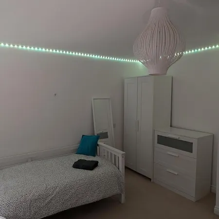 Вилла Sleeps Up To 8 Guests - Modern Townhouse Near Newcastle Уолсенд Экстерьер фото