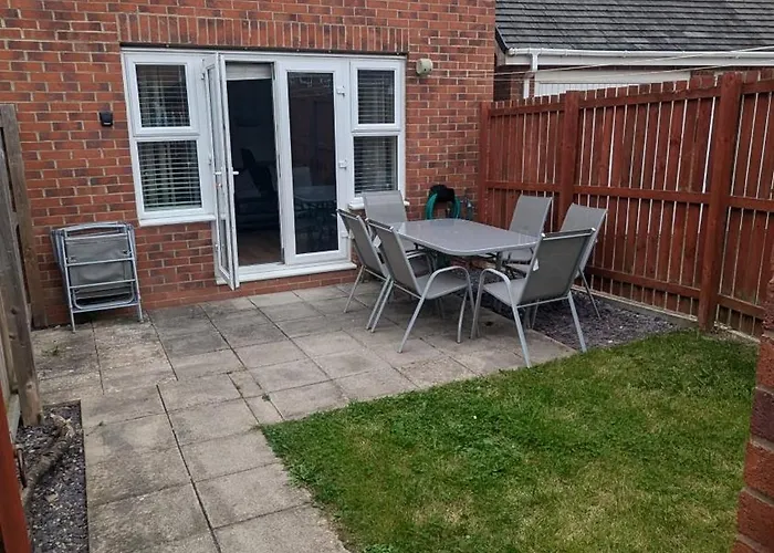 Sleeps Up To 8 Guests - Modern Townhouse Near Newcastle