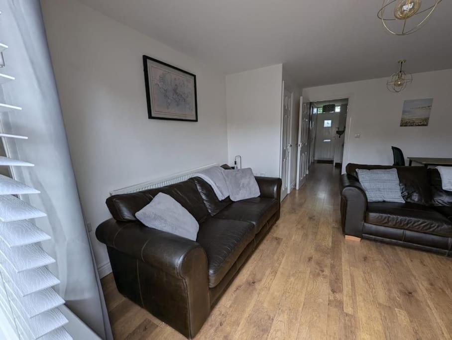 Sleeps Up To 8 Guests - Modern Townhouse Near Newcastle * Wallsend