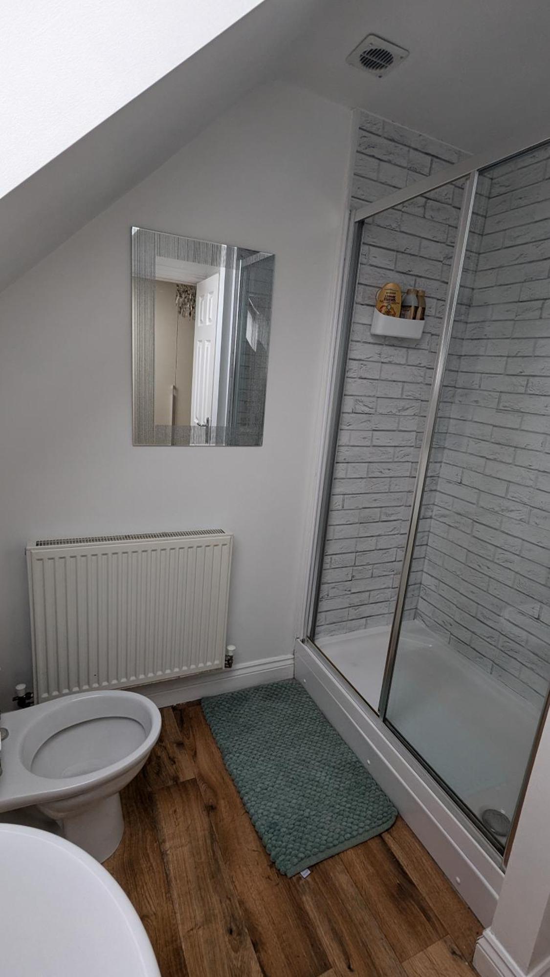 Villa Sleeps Up To 8 Guests - Modern Townhouse Near Newcastle *