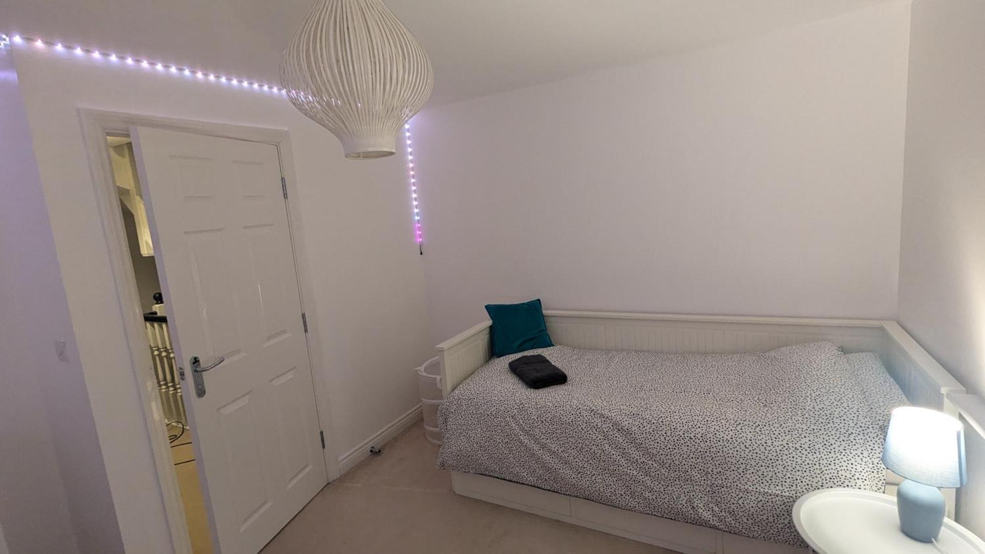 Sleeps Up To 8 Guests - Modern Townhouse Near Newcastle *
