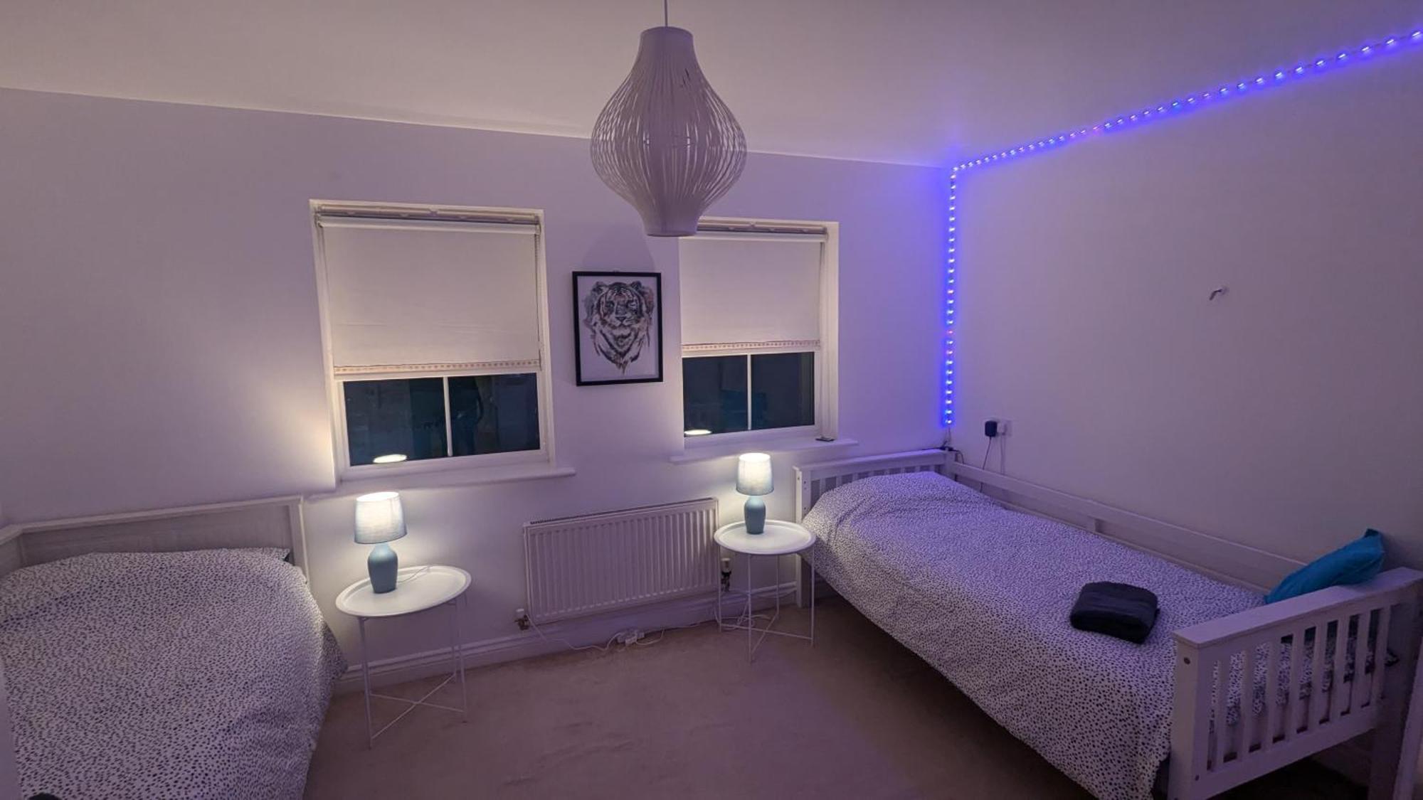 Sleeps Up To 8 Guests - Modern Townhouse Near Newcastle Wallsend