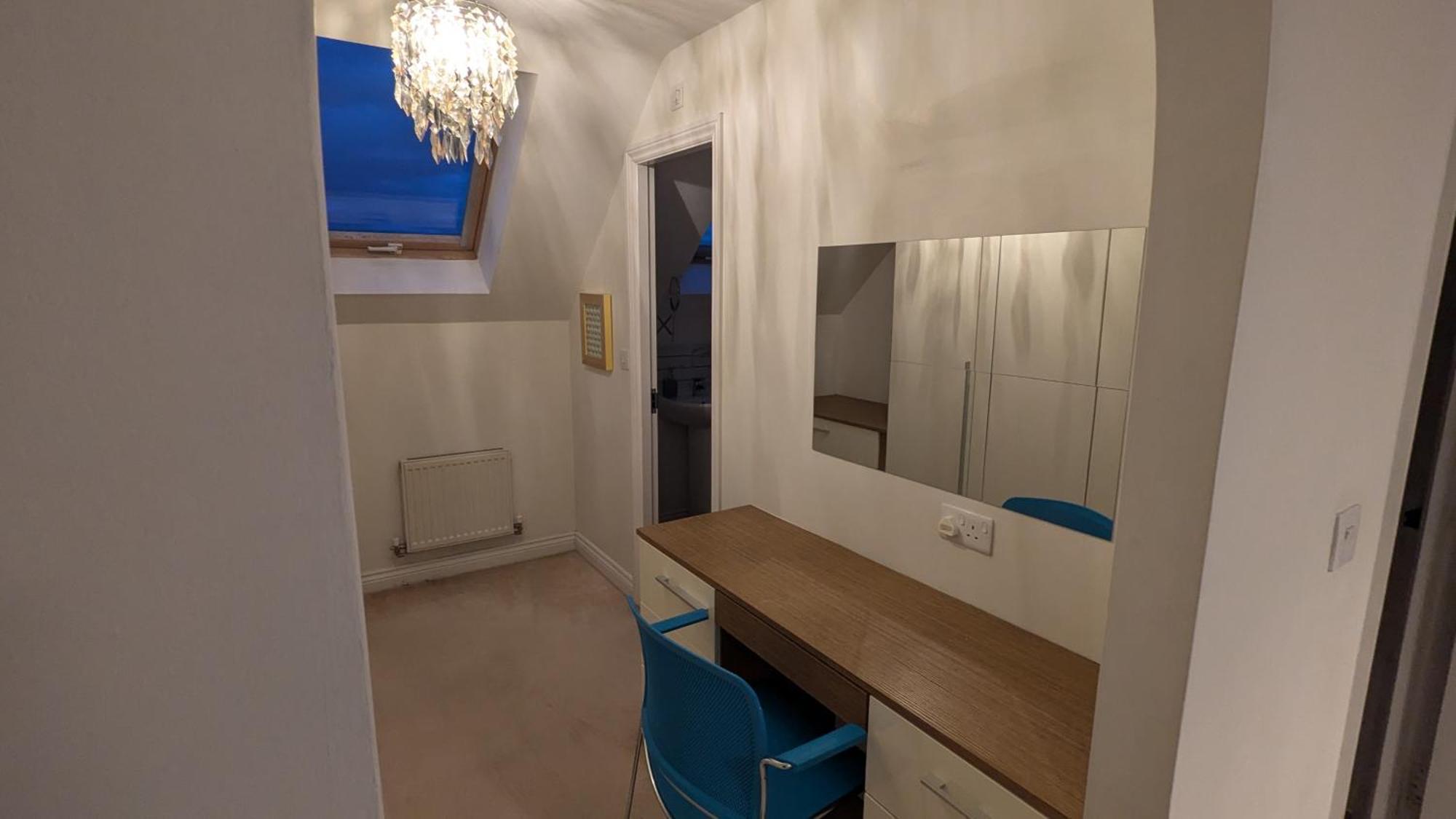 Sleeps Up To 8 Guests - Modern Townhouse Near Newcastle *