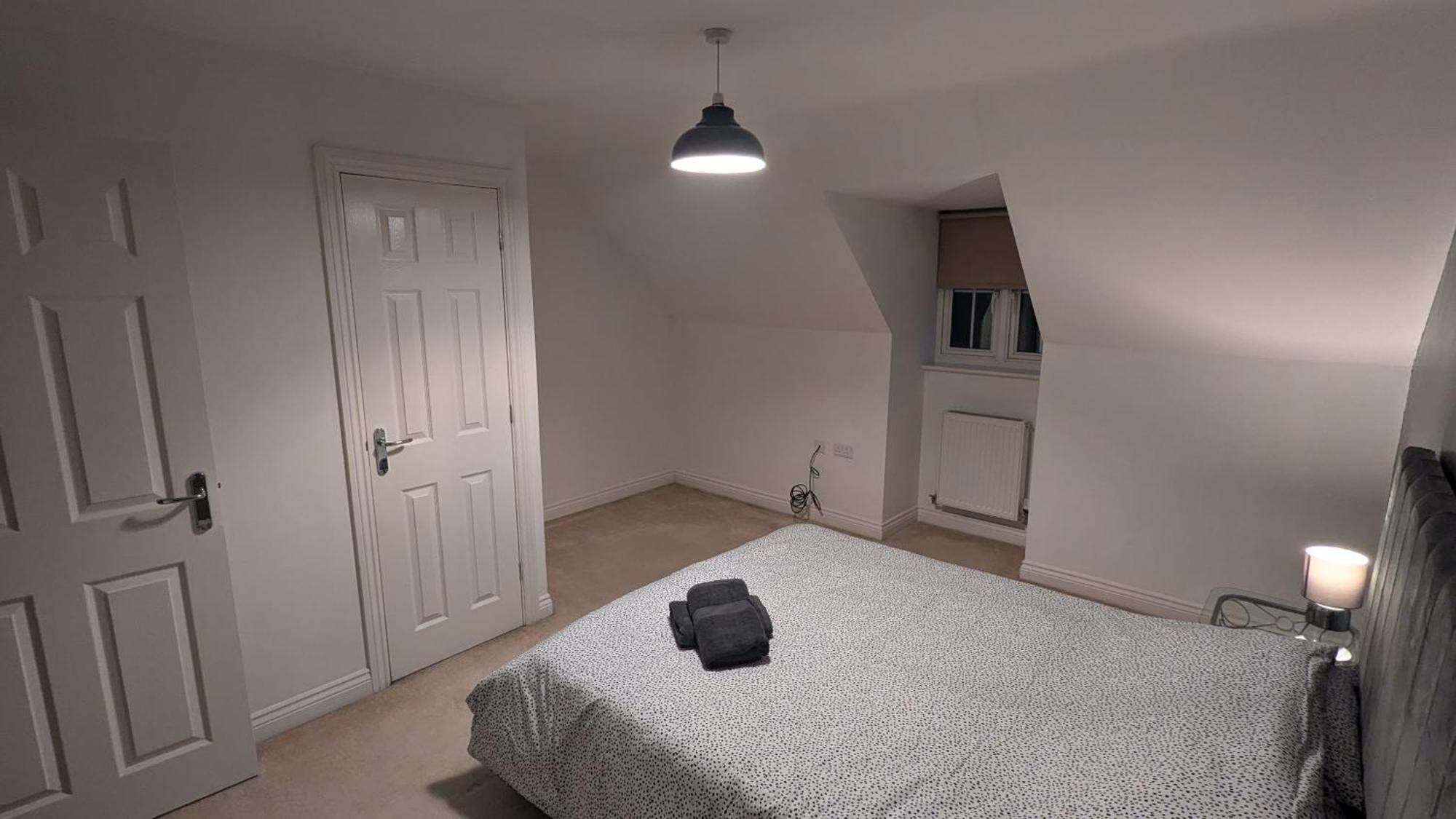 Sleeps Up To 8 Guests - Modern Townhouse Near Newcastle Wallsend