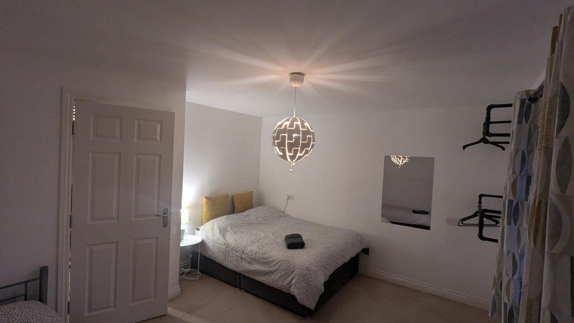 Villa Sleeps Up To 8 Guests - Modern Townhouse Near Newcastle *