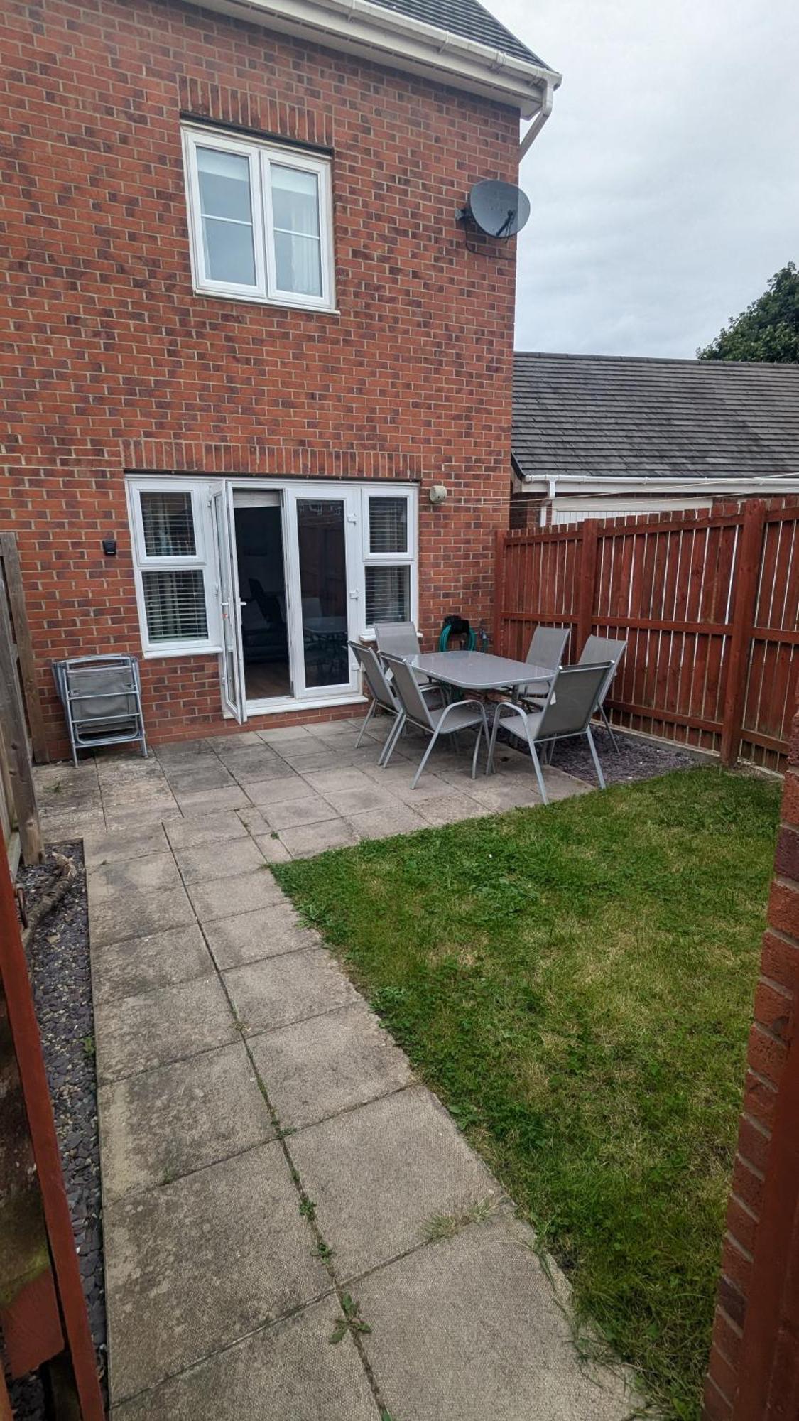 Sleeps Up To 8 Guests - Modern Townhouse Near Newcastle Villa *