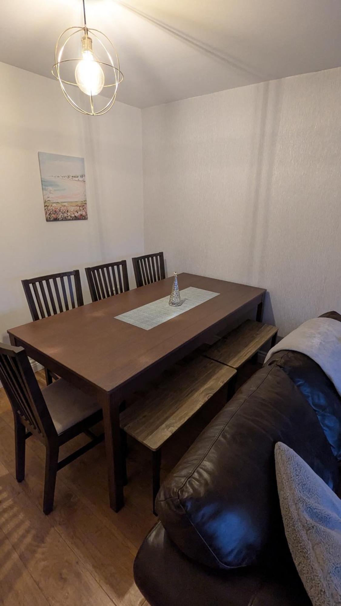 Sleeps Up To 8 Guests - Modern Townhouse Near Newcastle *