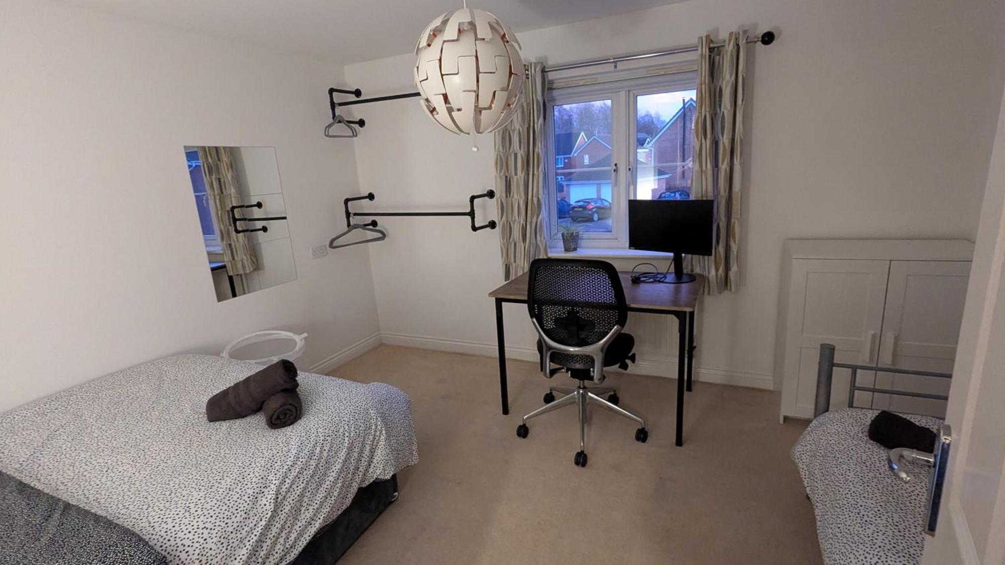 Sleeps Up To 8 Guests - Modern Townhouse Near Newcastle *