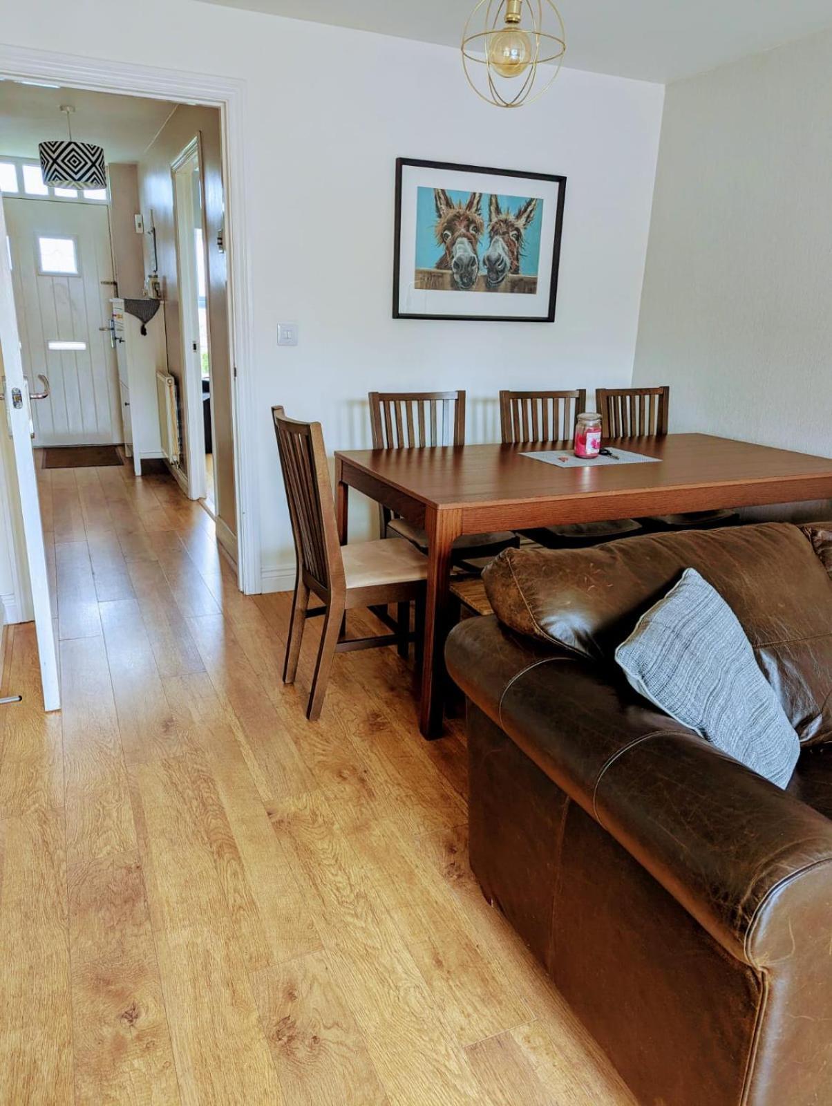 Sleeps Up To 8 Guests - Modern Townhouse Near Newcastle Villa Wallsend