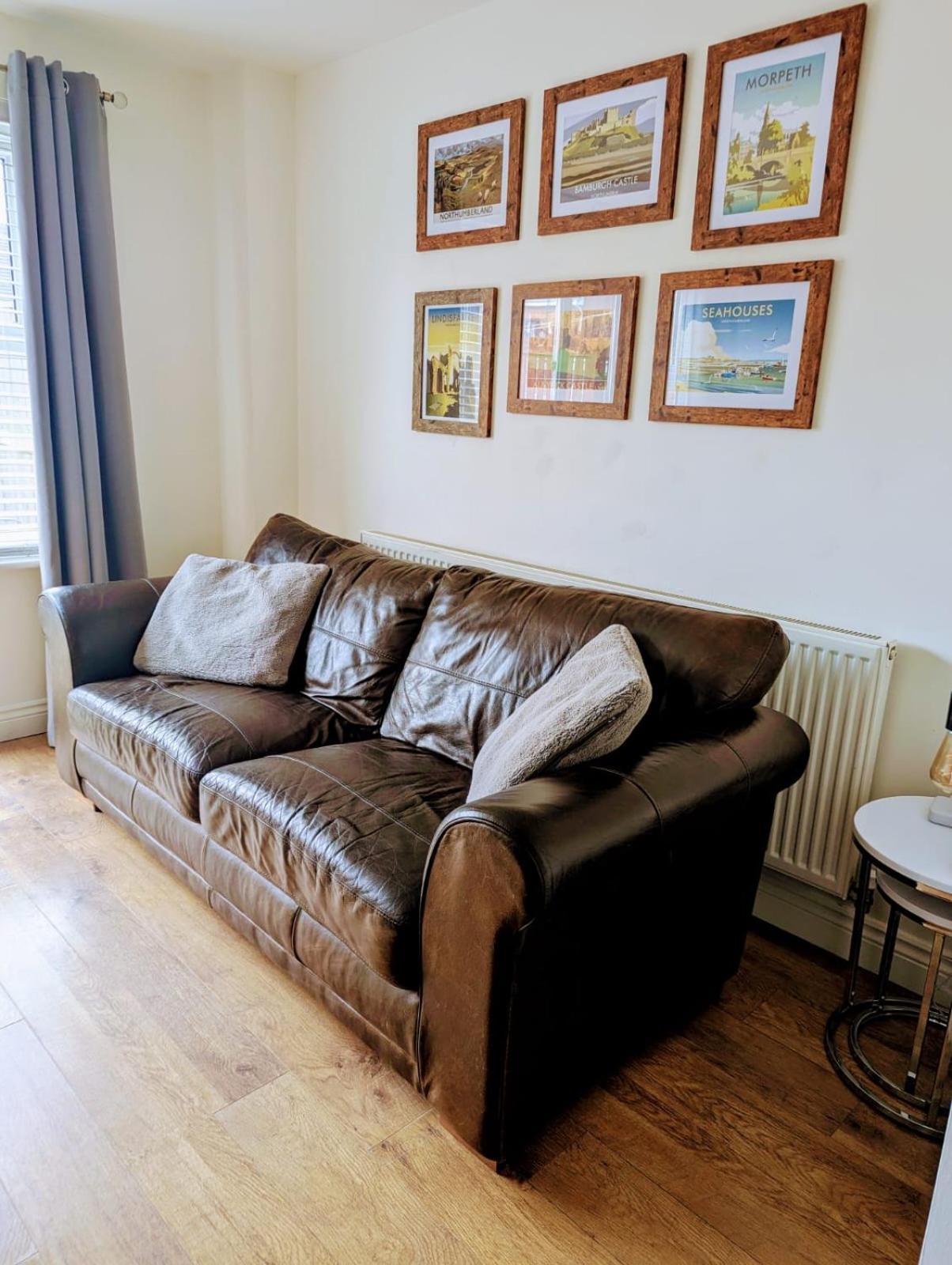 Sleeps Up To 8 Guests - Modern Townhouse Near Newcastle
